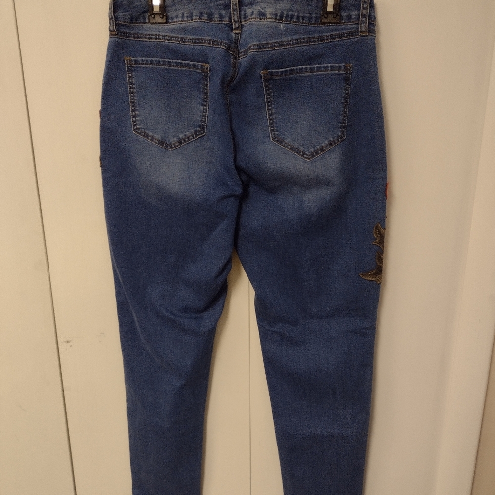 One 5 One Distressed Skinny Jeans Red Rose Embroidery sz 12 EUC - Picture 5 of 5